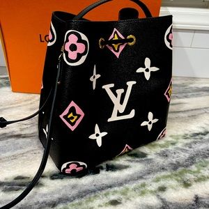 Louis Vuitton wild at heart noeneo! Gorgeous bag , just a tad small for me !